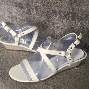 NWT✨ Chaps Wedge Sandal - White